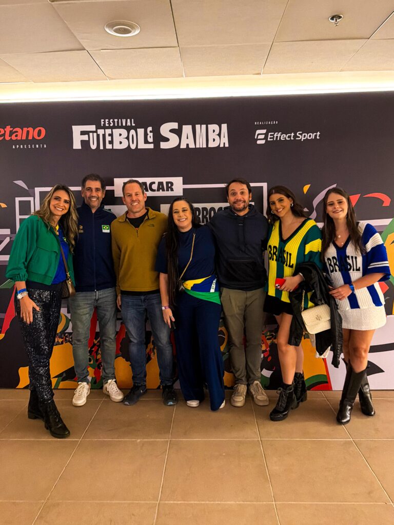 O Bi Campeão olímpico do vôlei Maurício Lima com sua família Roberta Lima, Maria Eduarda Lima, a amiga Carolina Said , a amiga relações públicas Gis de Oliveira entre os organizadores Pedro Rego Monteiro e Thiago Oliveira, fundadores da Effect Sport.